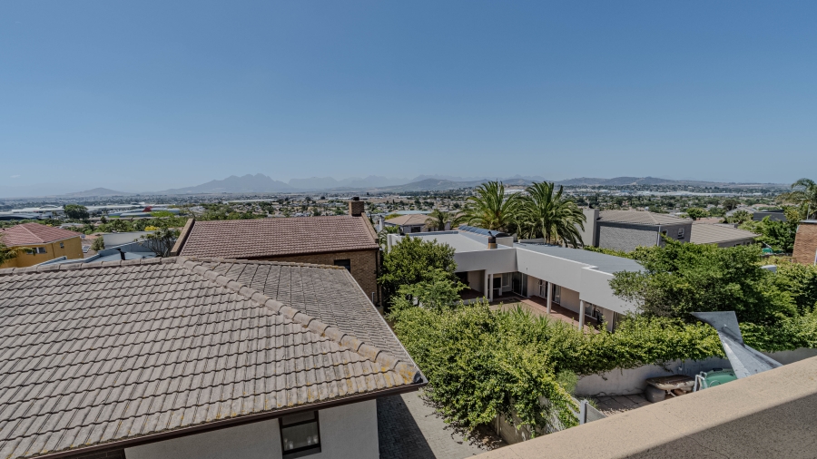 6 Bedroom Property for Sale in Vredekloof Heights Western Cape